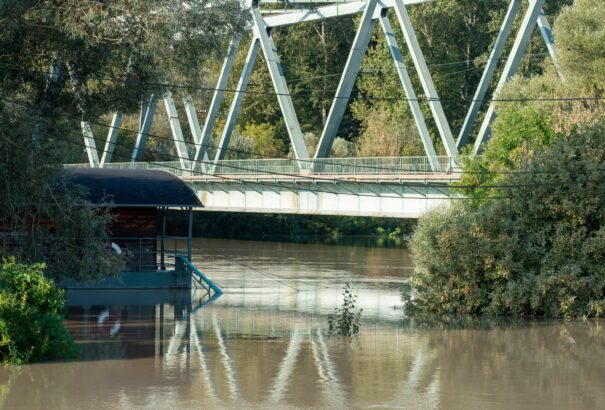 A Bős alatti falvakban továbbra is magas a Duna vízszintje. Medvénél csütörtök este lesz tetőzés (helyszíni fotókkal)