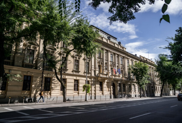 A kormányhivatal helyreállítja a Grassalkovich-kert szomszédságában található Karátsonyi-palotát