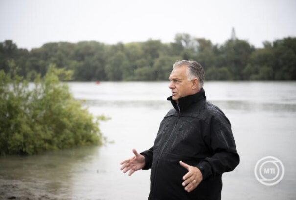 Árvíz – Orbán Viktor minden nemzetközi kötelezettségét elhalasztja