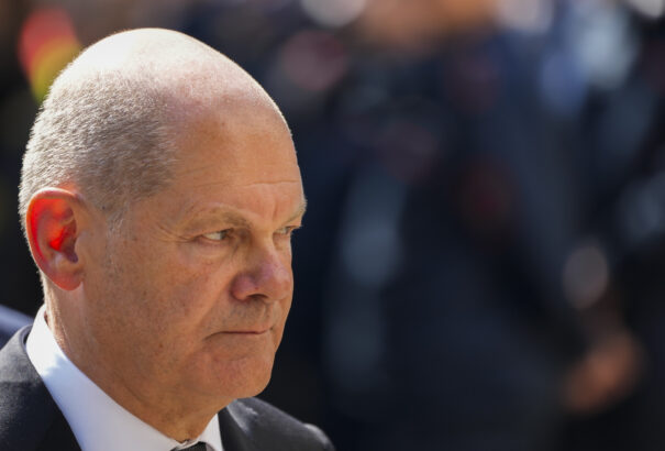 Előretört az AfD Németországban. Scholz kancellár védőfalat emelne ellene