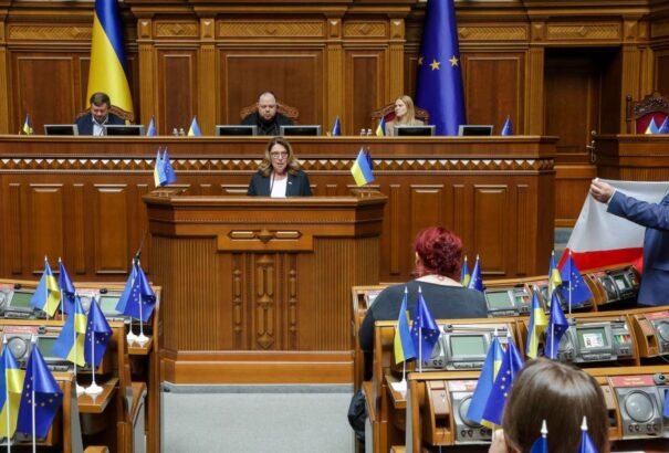 Több kormánytag lemondását elfogadta az ukrán parlament