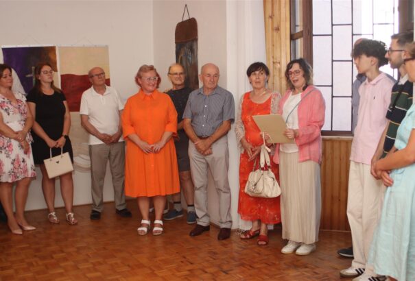 Lalane-Pelle Gabriella: A kendervászon emlékezete – képzőművészeti kiállítás Rimaszombatban