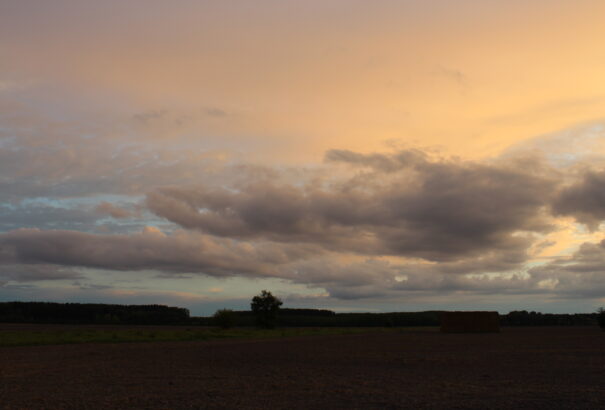 Közeleg a fordulat az időjárásban: zivatarok, felhőszakadás, lehűlés a láthatáron