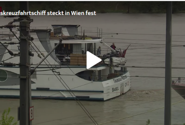 A Dunán rekedt egy Budapestre tartó kirándulóhajó 140 utassal a fedélzetén – videóval