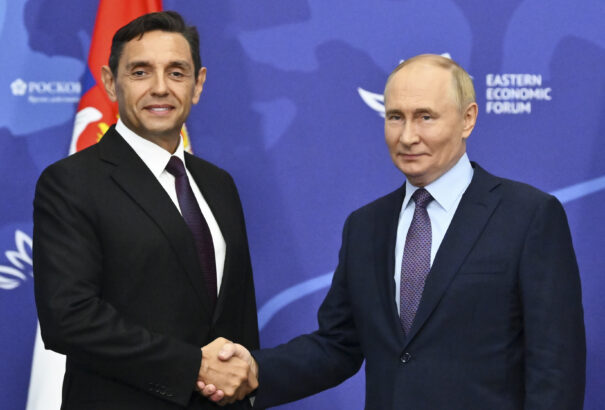 Vulin találkozott Putyinnal, és megígérte neki, hogy Szerbia soha nem csatlakozik a NATO-hoz