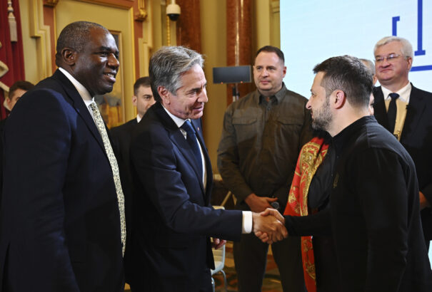 Kiszivárgott Zelenszkij „győzelmi terve”, közben a britek és amerikaiak közelebb visznek minket a világháborúhoz