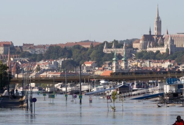 Nincs új rekord, 830 centivel tetőzött szombaton hajnalban a Duna Budapestnél