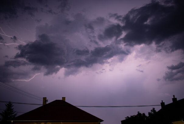 Zivatarok alakulhatnak ki az este folyamán. Mutatjuk, mely régiók érintettek