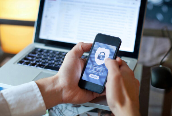 A Denník N szerint a SIS Pegasus kémszoftvert vásárolt. Kaliňák szerint a rendszer használata ellentétes a szlovák jogszabályokkal