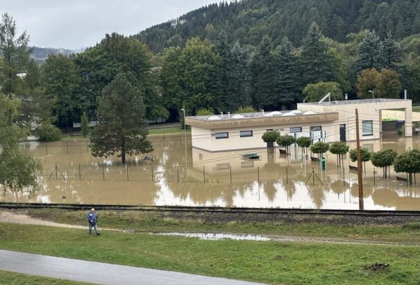 Romániában már négy halottja van az árvizeknek, Magyarországon is nagy erőkkel védekeznek