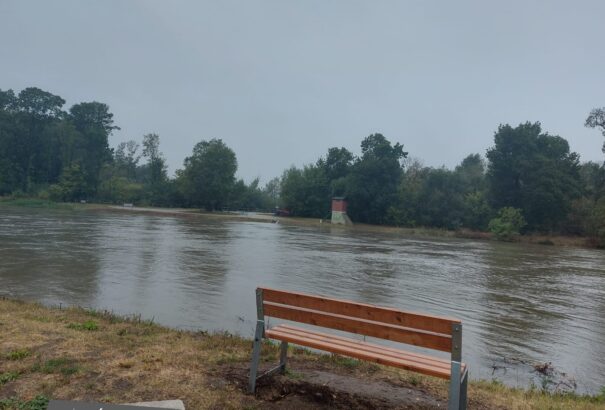 A települések sorra harmadfokú árvízvédelmi készültséget hirdetnek. Pozsonyban akadozik a forgalom