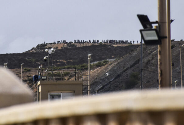 Migránsroham Marokkóban – A spanyol rendőrség több száz afrikai migránssal nézett farkasszemet Ceutában
