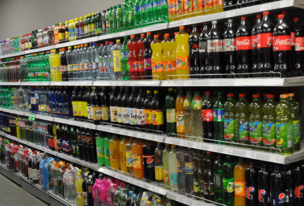 Új adót vet ki a szlovák parlament az édesített alkoholmentes italokra