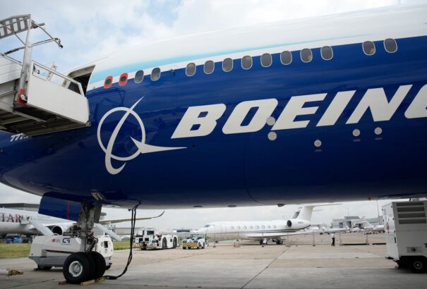 Bajban a Boeing: Tőkebevonással mentik a menthetőt