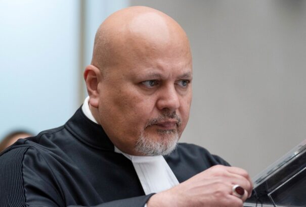 Akasztják a hóhért: Szexuális zaklatással vádolják a hágai főügyészt