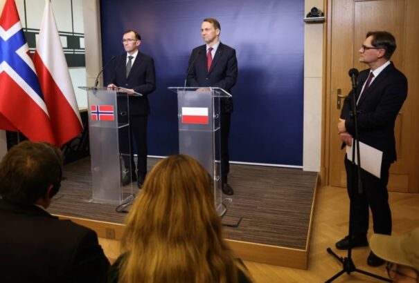 Radosław Sikorski: Nincsenek észak-koreai katonák Ukrajnában