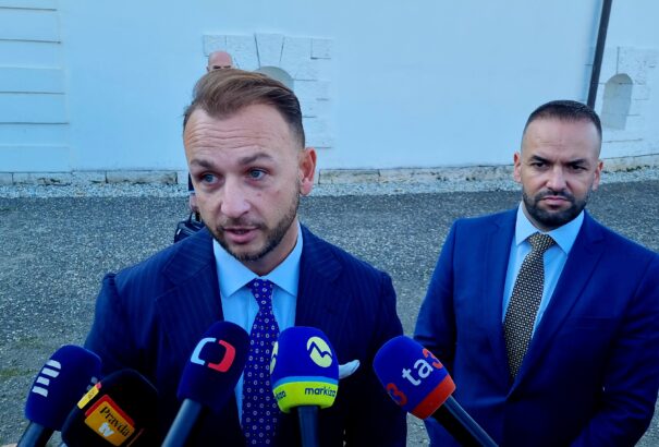 Šutaj Eštok a Babišsal aláírt egyezségől arra vonatkozóan, hogy az ANO elnöke nem volt titkosügynök