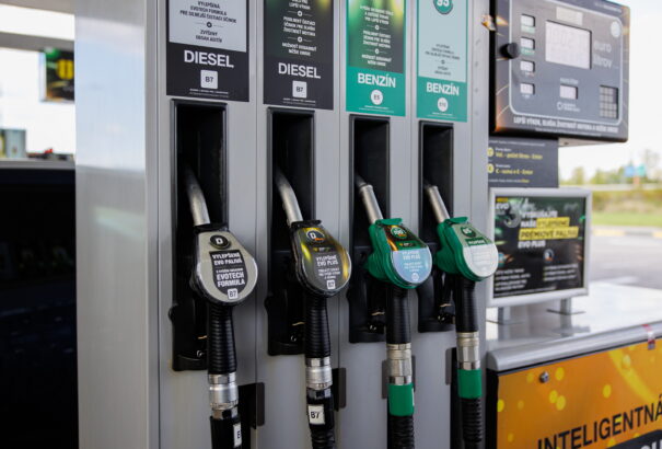 Hamarosan drágábban tankolhatunk. Mennyivel emelkedhet az üzemanyag Szlovákiában?