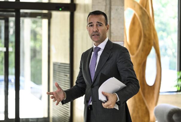 A HLAS oktatási minisztere arra készül, hogy átverje a választókat és zöld utat biztosítson az LMBTI-ideológiának az iskolákban