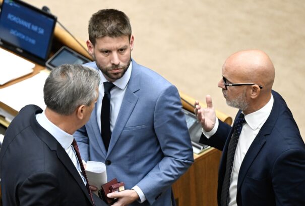 Felmérés: A szlovákiai polgárok nem ismerik parlamenti képviselőiket