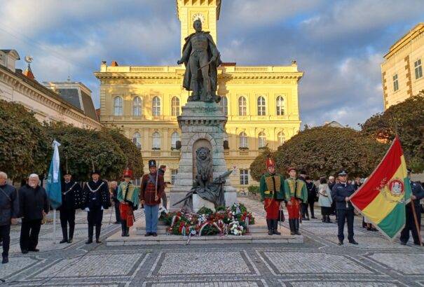 Tartalmas ünnepségsorral emlékeztek a komáromiak az aradi hősökre