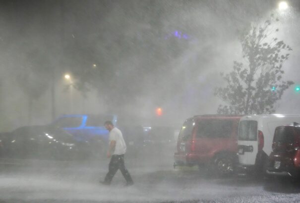 Több mint 200 km/órás széllel csapott le a Milton hurrikán Floridára, kétmillió háztartás maradt áram nélkül