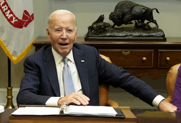 Most vagy ennyire meggondolatlan az amerikai elnök, vagy ennyire utálja Kamala Harrist