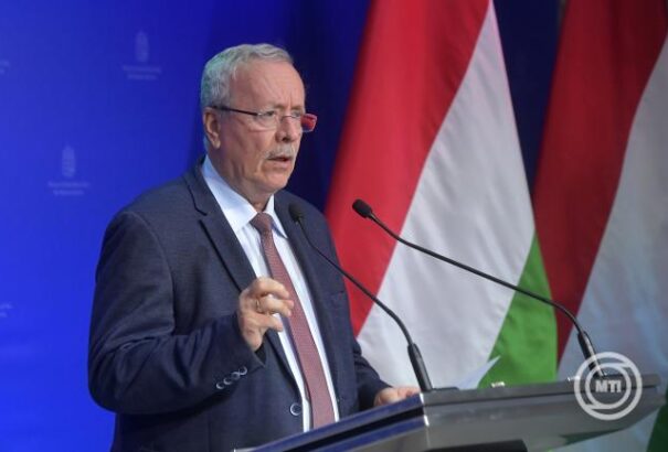 Bakondi György: a migráció a schengeni rendszert fenyegeti