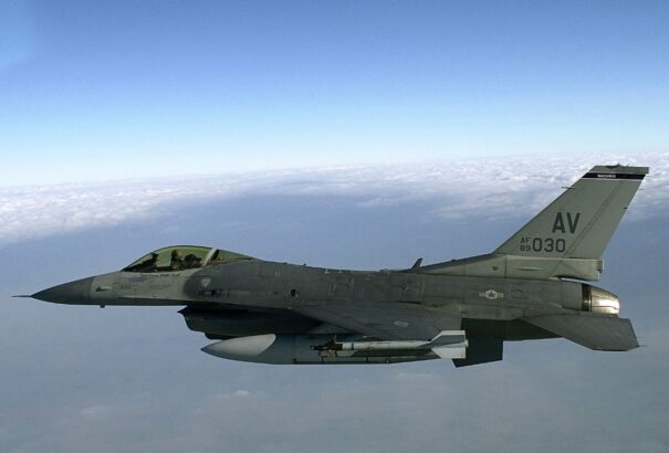 Brit lap: Az USA atomtöltet hordozására képes repülőket telepítene Kecskemétre