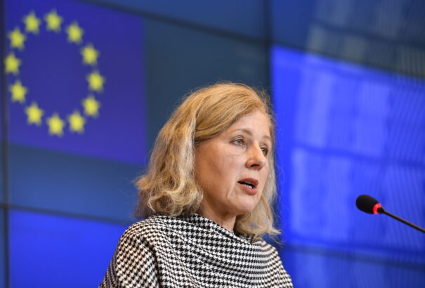 Jourová: Musk a gonoszt népszerűsíti