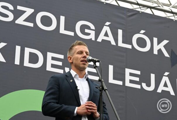 Magyar Péter a „propagandamédia” termékeinek bojkottjára szólított fel