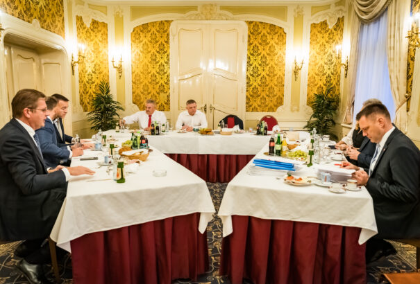 Fico: Ha megtudom, hogy bárki politikailag üzletel, ráállítom a teljes hírszerzést