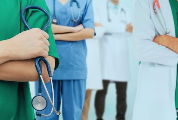 Az orvosok béremelést követelnek, de közben Szlovákiában végzett orvosok ezrei dolgoznak Csehországban