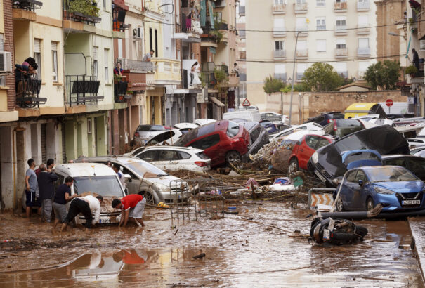 Több mint 50 halottja van a spanyol árvizeknek – Képek, videók