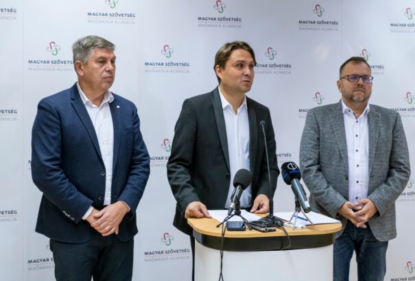 AKO-felmérés: A Gubík–Őry-tandem első hónapjának mérlege -0,3, illetve -3,7 százalék