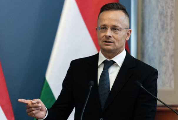 Szijjártó Péter: a kormány nem fog engedni a brüsszeli nyomásnak a kárpátaljai magyarok ügyében