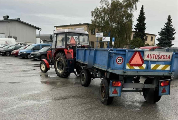 Traktorra szeretett volna jogosítványt szerezni: 2 ezreléket fújt a záróvizsgán