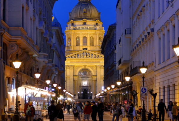 A világ egyik legszebb közterülete a budapesti Zrínyi utca