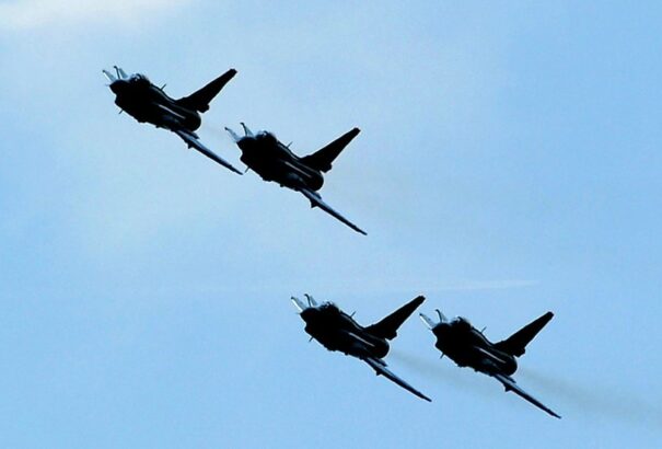 Kínai repülőgépek és hajók közelítették meg Tajvant