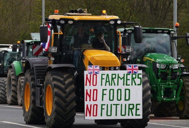 Újabb gazdatüntetések a horizonton: blokád alá vennék a brit kikötőket