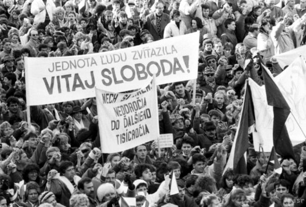 Felmérés: Az emberek több mint fele úgy érzi, hogy Szlovákiában veszélyben van a demokrácia