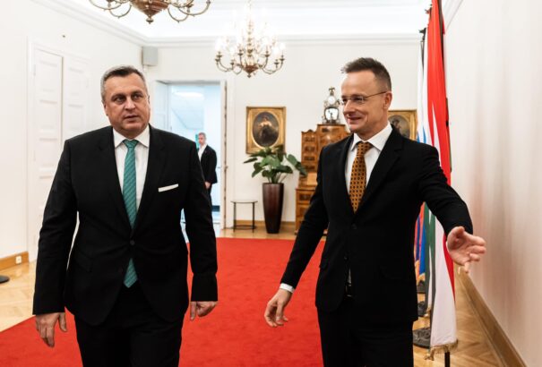 Szijjártó: A szlovák kormánykoalíciónak nem áll szándékában a kisebbségi jogok szűkítése