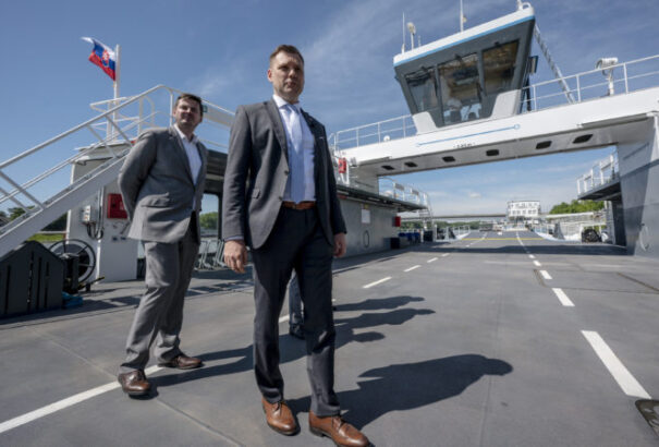 Taraba: A jövő évtől állami tulajdonban lévő komp közlekedik Vajka és Keszölcés között