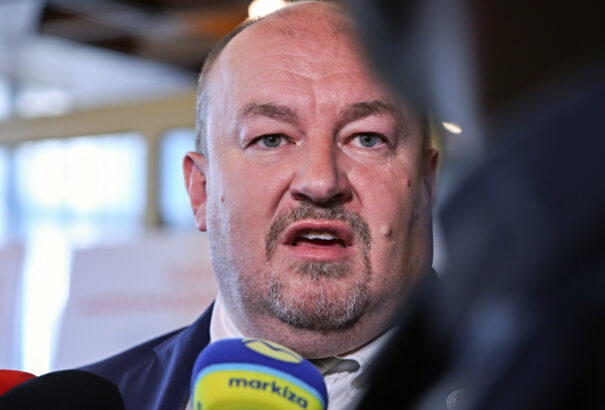 Huliakéknak eszük ágában sincs visszatérni az SNS-frakcióba