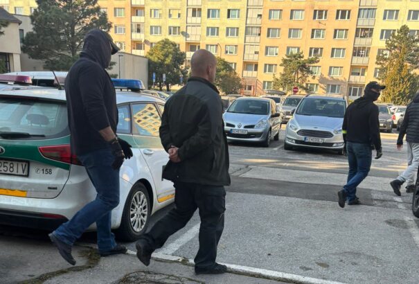 Előzetes letartóztatásba helyezte a bíróság az emberöléssel gyanúsított rendőrt