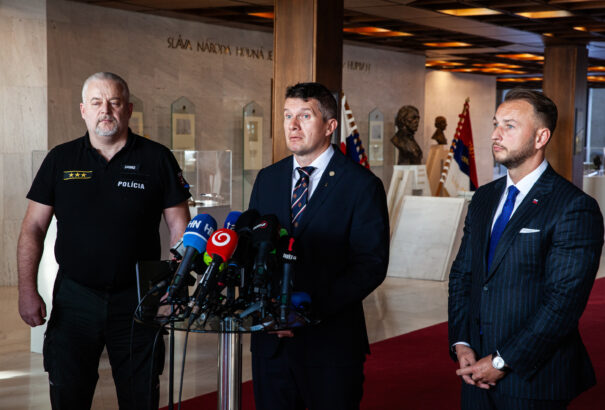 Zurian: Több nyomozati verzióval dolgozunk a kassai rendőr indítéka ügyében