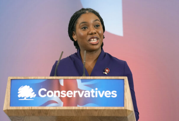 Badenoch lép Sunak helyébe a brit konzervatívoknál