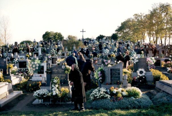 Tóth Ferenc: Virágot az élőknek – Temetés és környezetvédelem