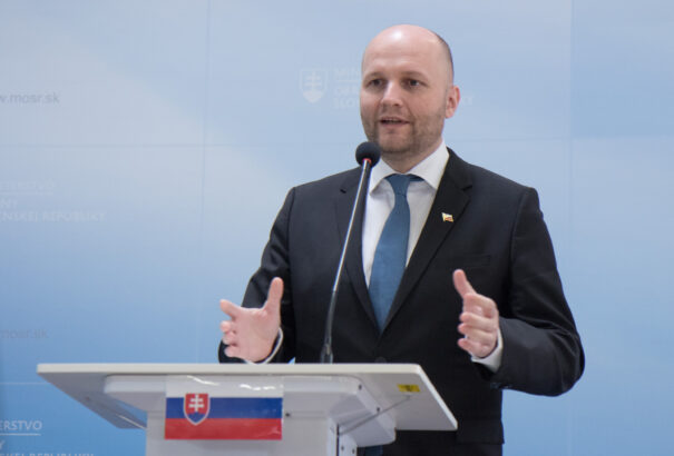 Ajándékozó-ügy: Naď szerint Šutaj Eštok a saját ügyeiről igyekszik elterelni a figyelmet