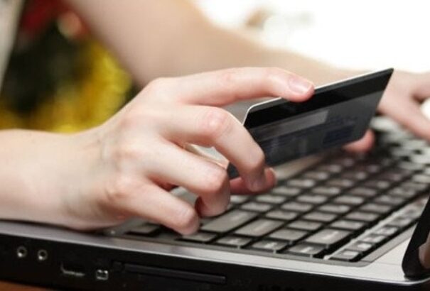 A csalások miatt körültekintőnek kell lenni a kiárusítások idején